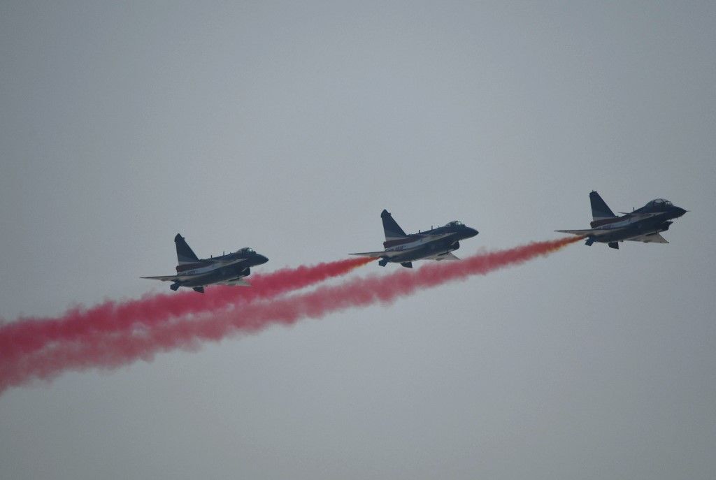 J-10C at The 15th China International Aviation and Aerospace Videón, ahogy kilövik a francia csúcsvadászgépet: ha ez igaz, Kína légiereje sokkoló, a világ csak ámul