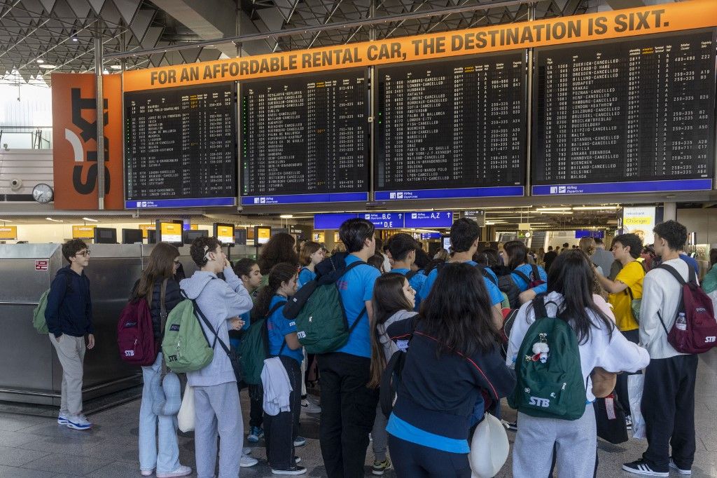 légiforgalmi káosz Climate activists paralyze air traffic in Frankfurt