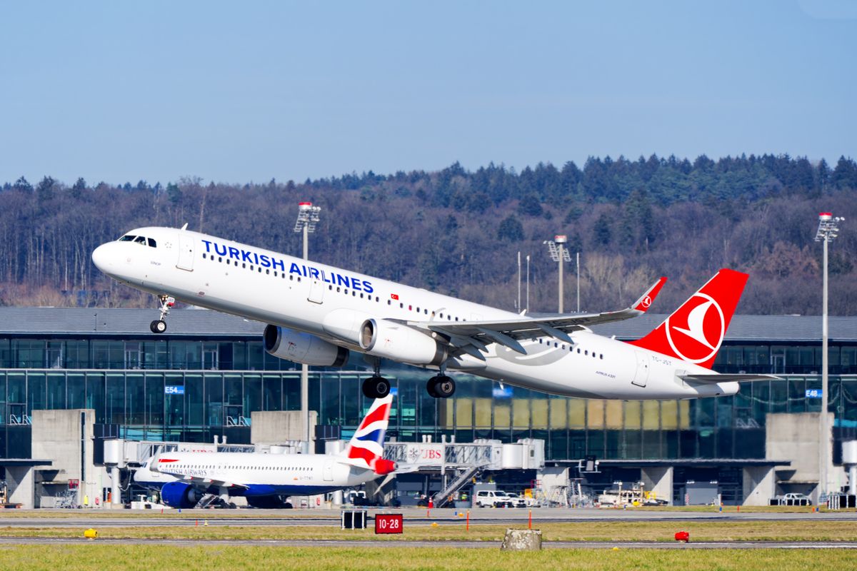 Passenger,Airplane,Turkish,Airlines,Airbus,A321-200,Registration,Tc-jst,Taking,Off