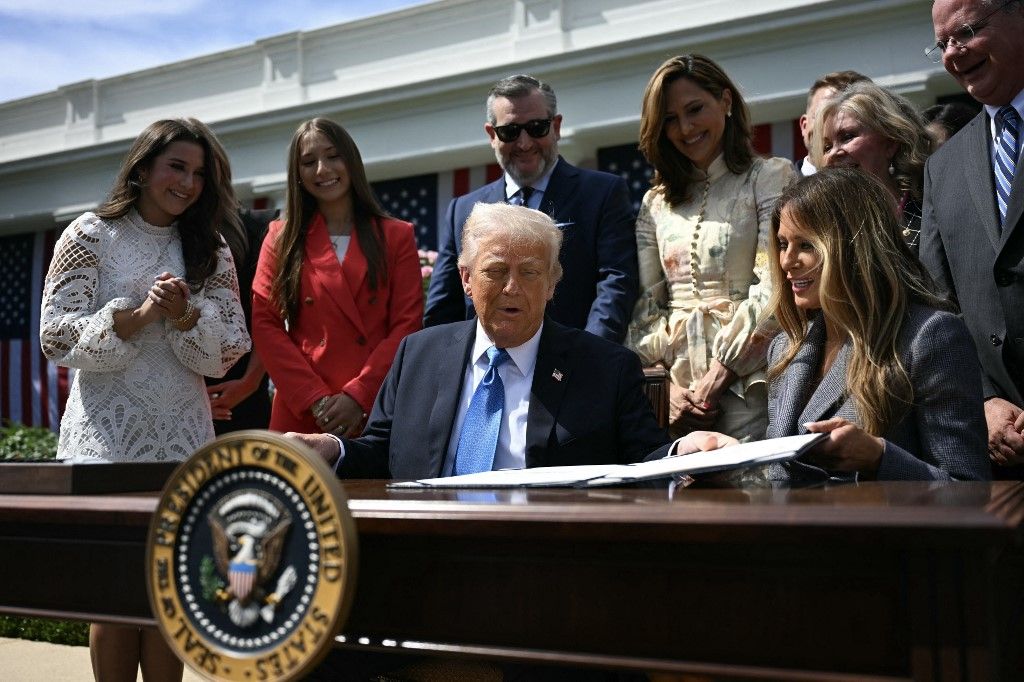 Trump aláírta a bosszúpornót betiltó törvényjavaslatot 