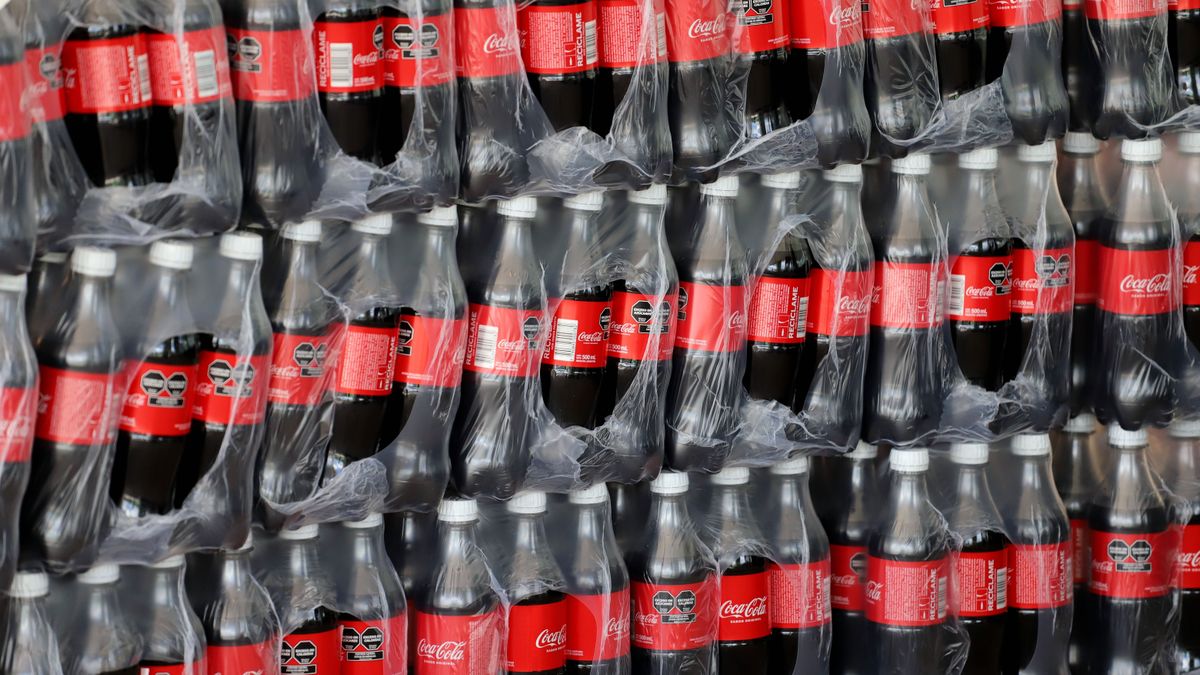 Európa szomja mentette meg a Coca-Colát – drágábban is jól fogyott az üdítő 