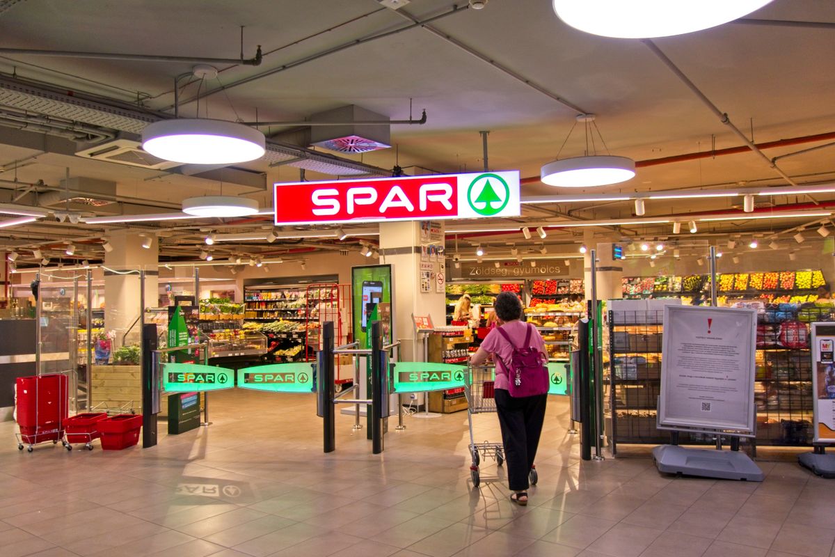 Budapest,,Hungary,-,July,15,,2024:,Spar,Supermarket,And,Logo Idén ünnepli születésnapját az Interspar – nyereményekkel készülnek
