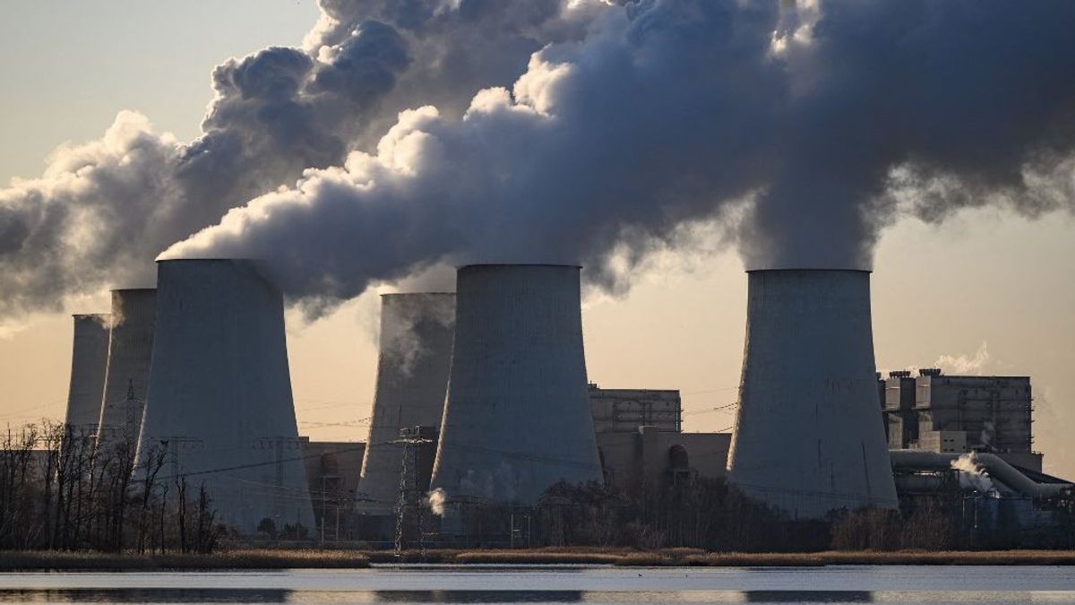 Teljes fordulat: a németek beadták a derekukat az atomlobbinak 