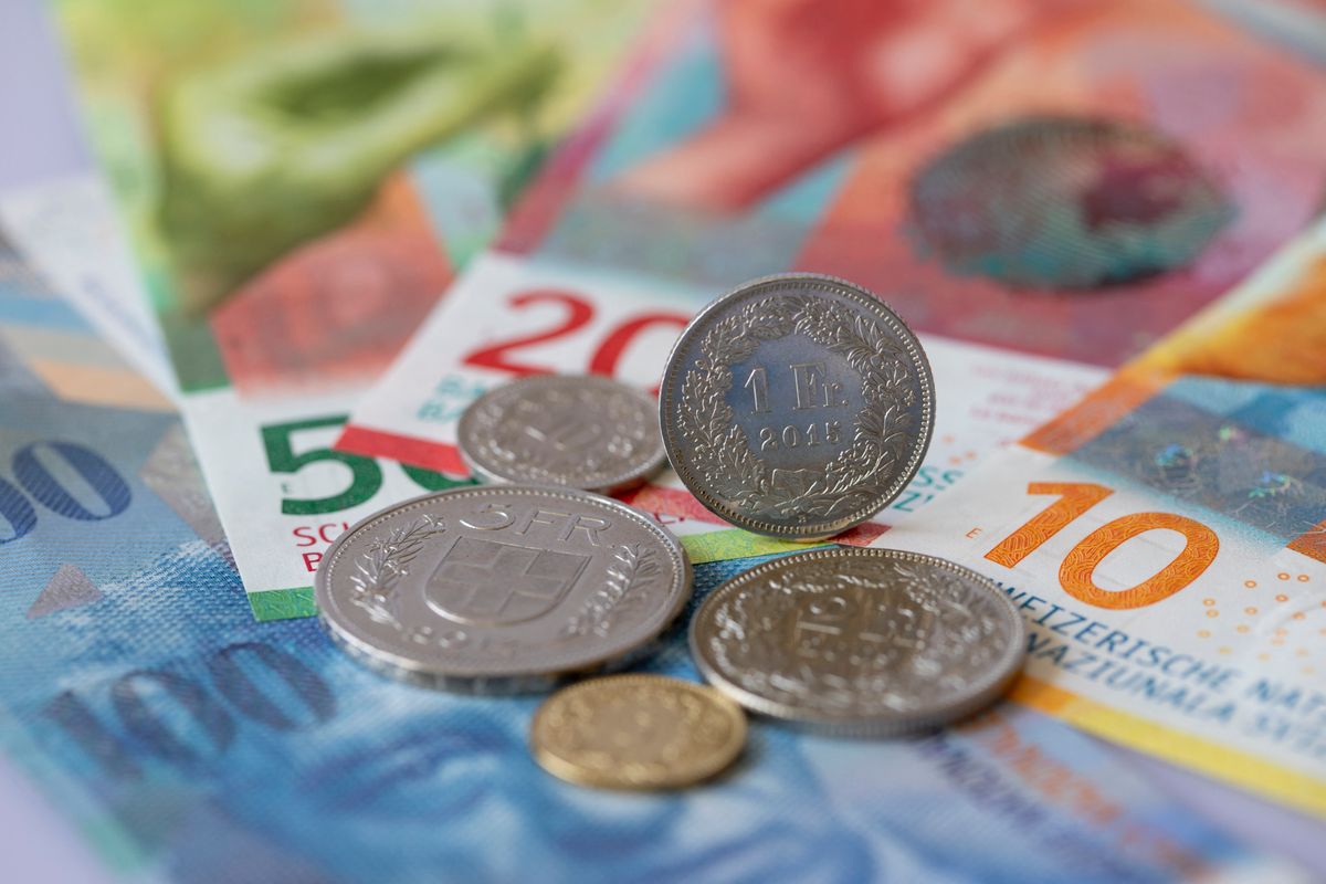 money laundering svájci frankos devizahitel