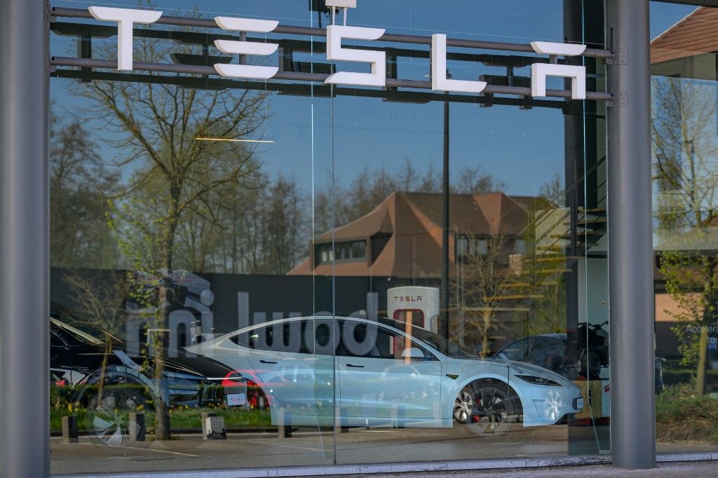 Tesla - Showroom - Sales Europe