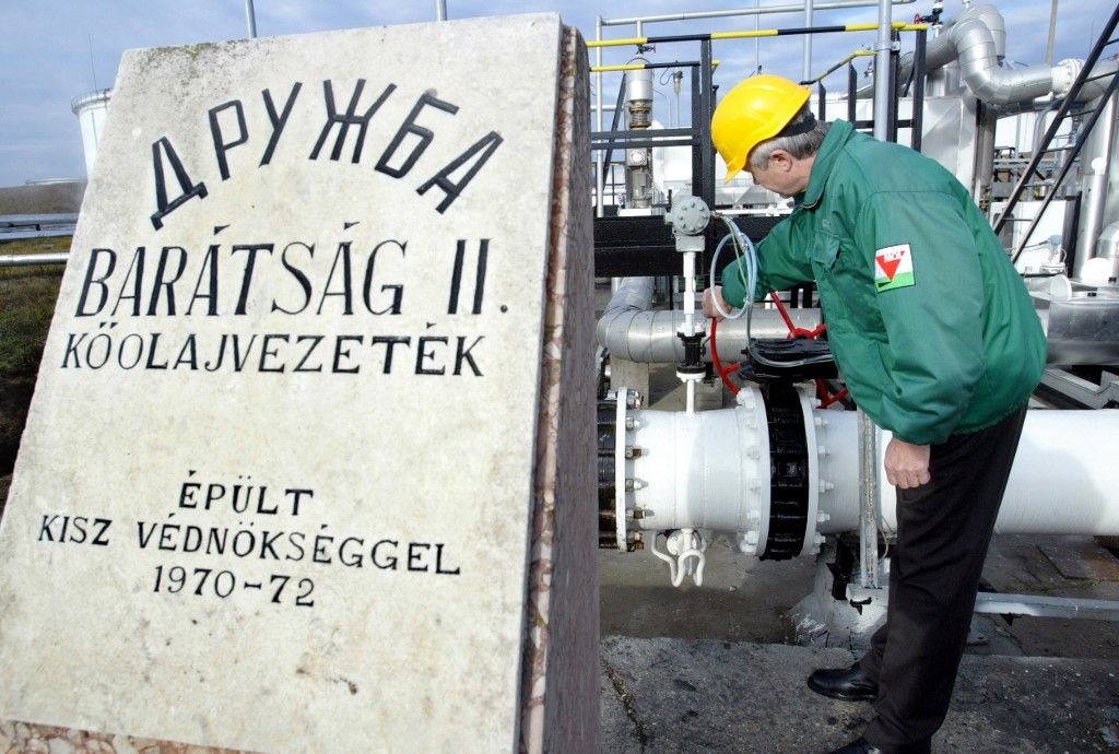 HUNGARY-RUSSIA-BELARUS-OIL-TRADE, barátság kőolajvezeték Államtitkár: több száz milliárd forintba kerülne Magyarországnak az EU embargója az orosz energiahordozókra