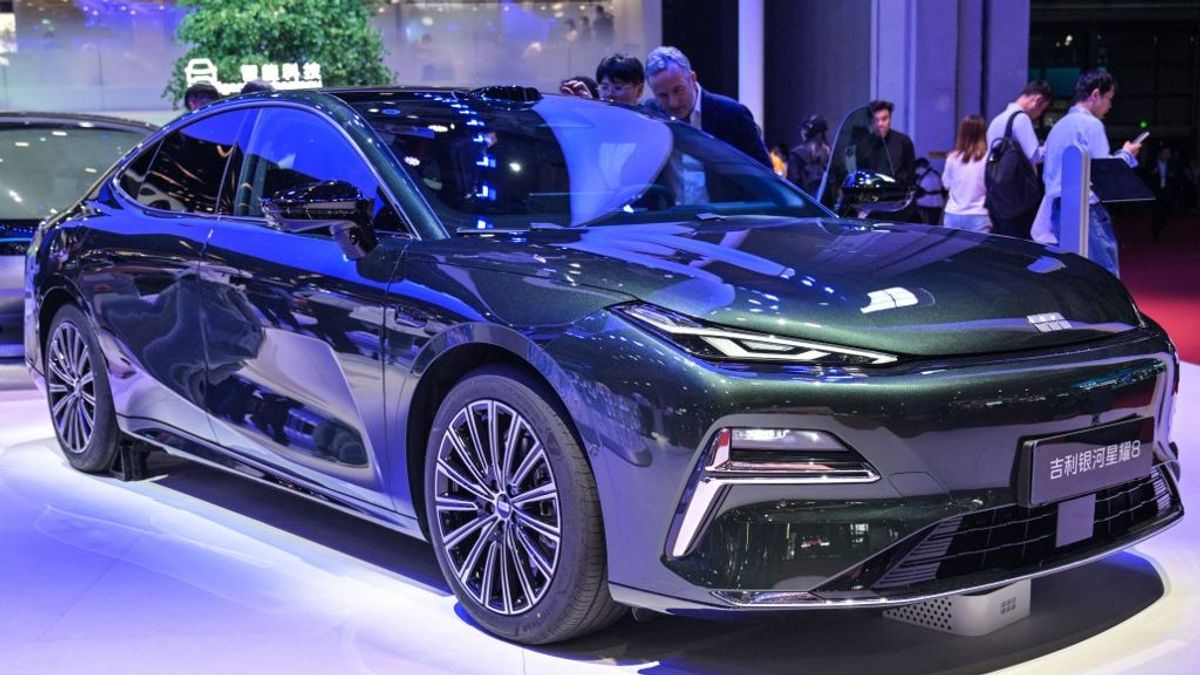 Magától kigyulladt a legnépszerűbb kínai elektromos autó, csak találgatják az okát: pont most kezdik el árulni Európában is – videón a tűzeset 