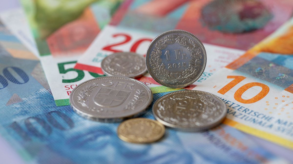 money laundering svájci frankos devizahitel