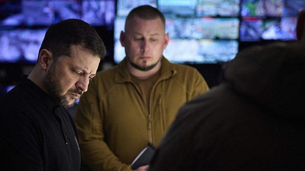 Orbán Viktor már az előző EU-csúcson is világossá tette Zelenszkij számára: Felvenni egy olyan országot a tagjaink közé, amely háborúban áll Oroszországgal, azonnal belesodorná az EU-t egy közvetlen konfliktusba. Igazságtalan dolog elvárni bármelyik tagállamtól, hogy vállalja ezt a kockázatot