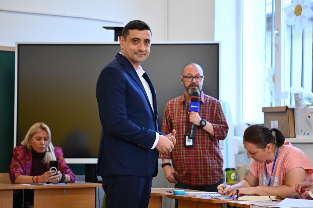 Romania Goes To Polls For 1st Round Of Presidential Elections George Simion bejelentése: Románia kártérítést fog követelni Ukrajnától a fegyverszállítások miatt