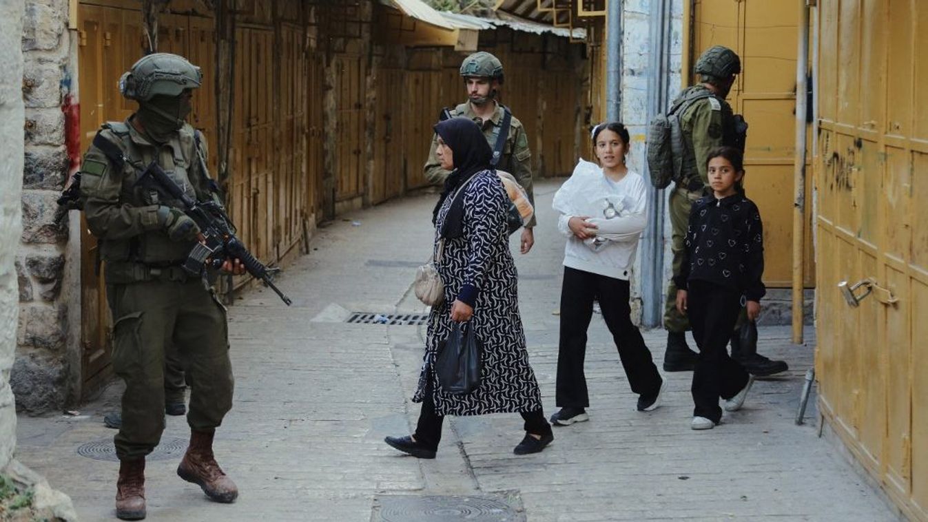 Israeli Forces Guard Settler Movement amerikai-izraeli
