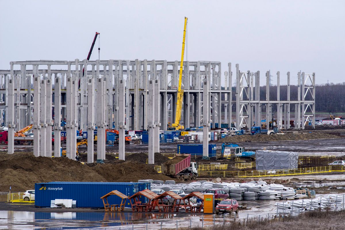 Kína Magyarországot szereti a legjobban Európában Battery plant under construction, Debrecen, Hungary UNGARN, 11.2023, Debrecen. Bau der riesigen E-Auto-Batteriefabrik de
