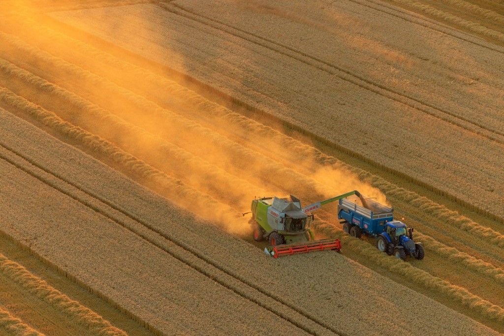 FRANCE. NORMANDY. MANCHE (50) AERIAL VIEW OF THE COTENTIN AND BESSIN MARSHES REGIONAL NATURE PARK. HARVEST  Dömötör Csaba: Brüsszel az agrártámogatásokat is beáldozná Ukrajna uniós csatlakozásért