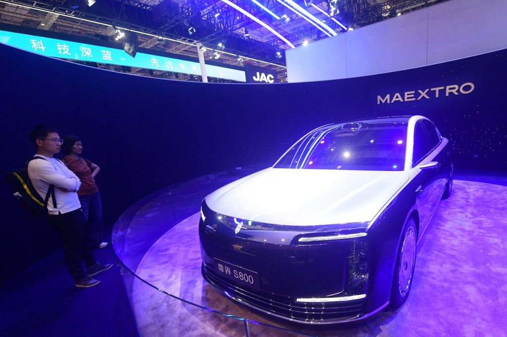 Bemutatja első sorozatgyártású modelljét a Maextro, az S800-as luxusautót Huawei MAEXTRO S800 Smart Vehicle