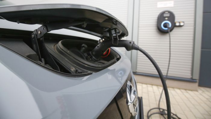 Lassult az elektromos autók térnyerése, fogyatkozik kissé a lendület