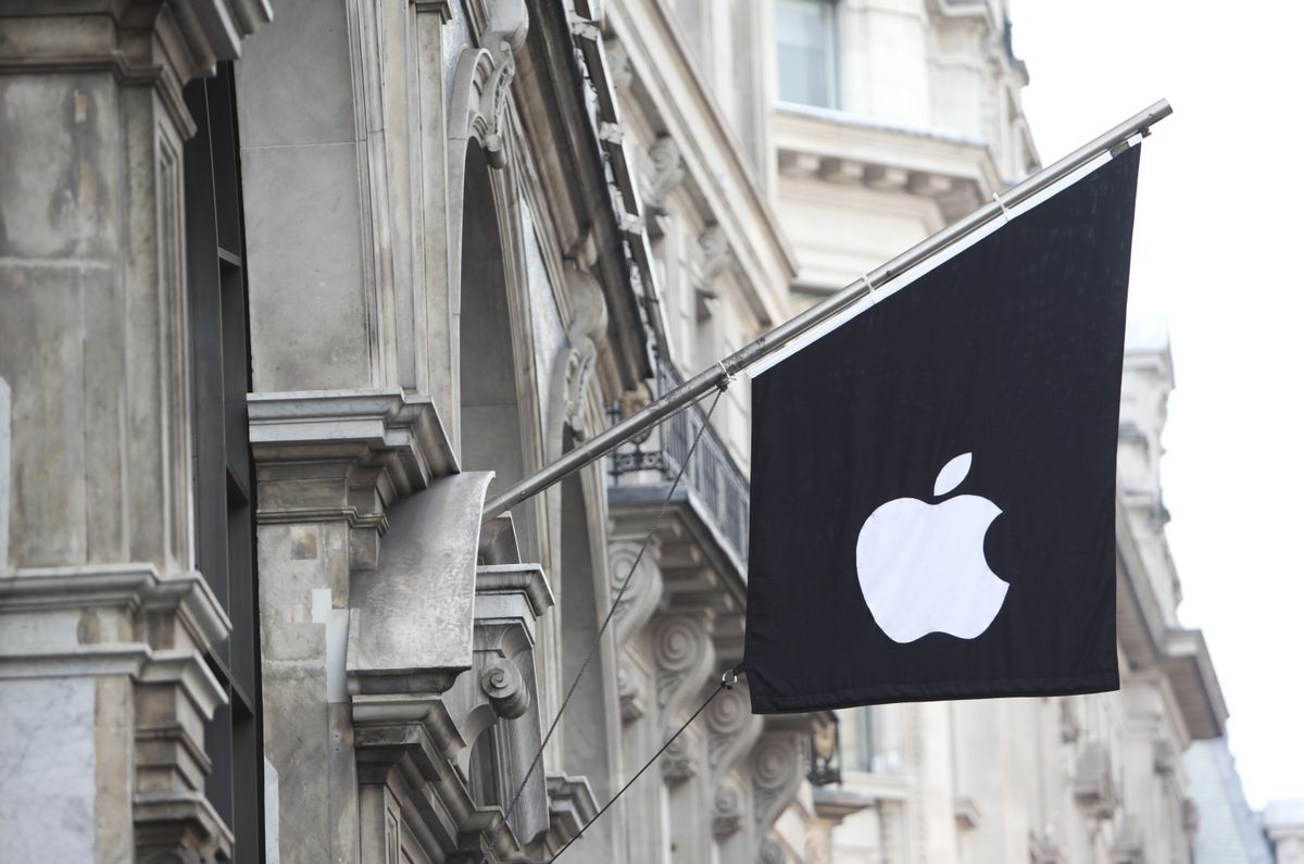 Apple Inc Launch The iPad 2 in the U.K.