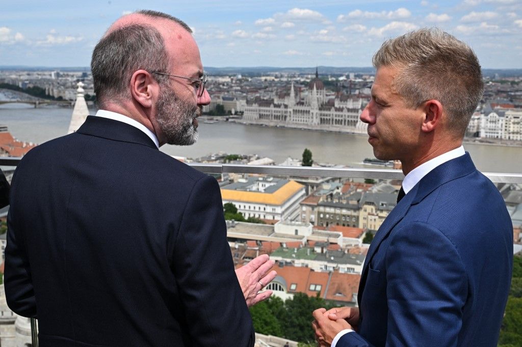 Manfred Weber az EPP és Magyar Péter a Tisza Párt elnöke (Fotó: AFP)