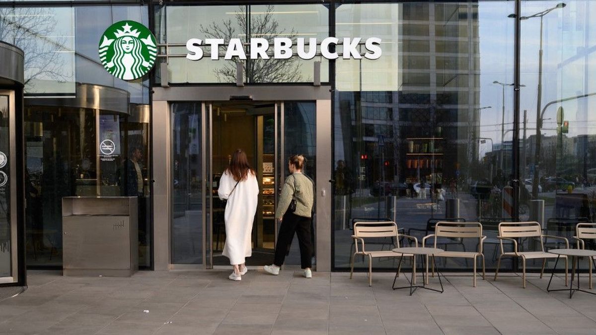 Sztrájkba léptek a Starbucks dolgozói, nem tetszik nekik az új munkaruha 