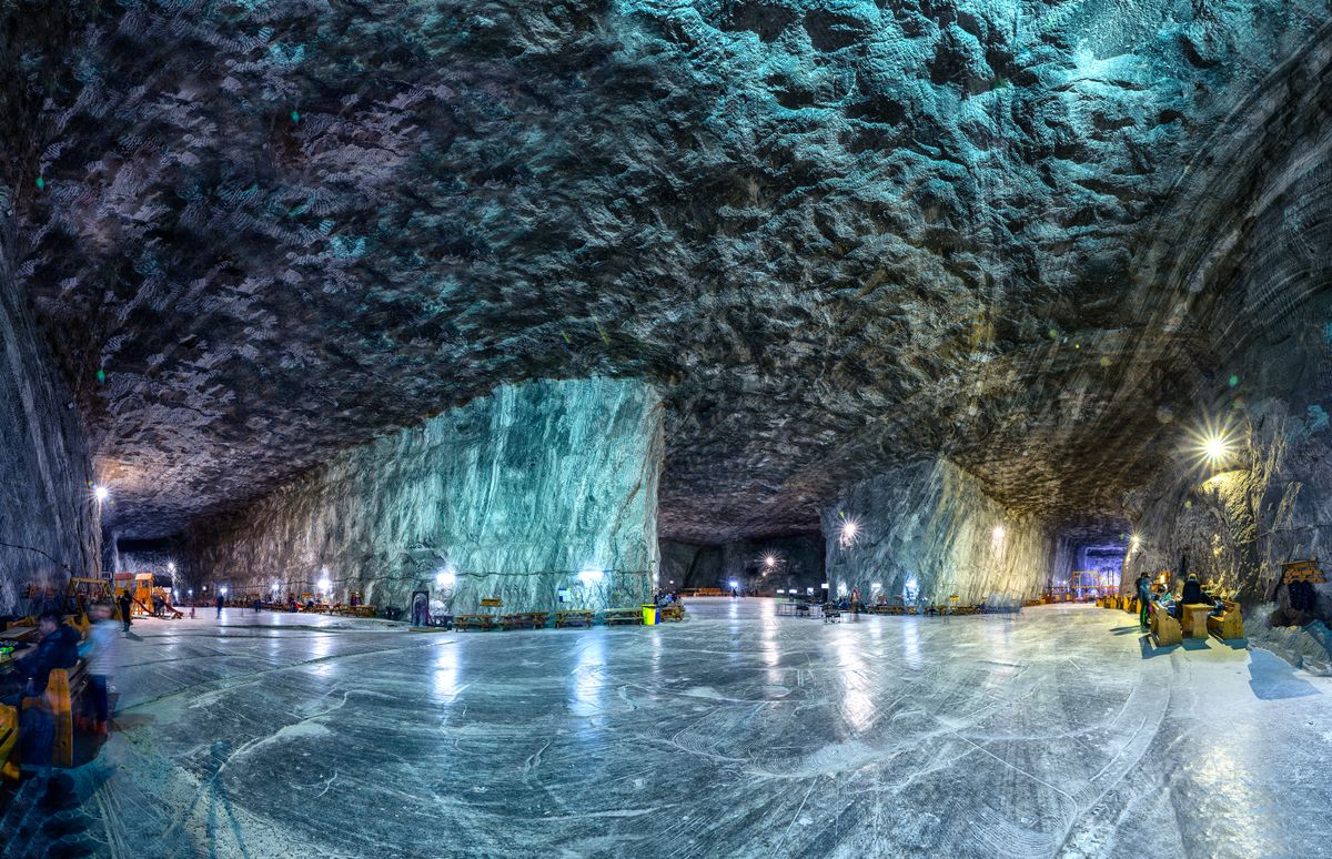 Orbán Viktort is megérintette a katasztrófahelyzet. Healing Salt Mines: Discover the magic micro-climate deep beneath Romania, parajd sóbánya