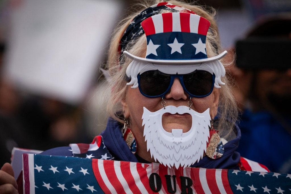 forint euró dollár Thousands attend veterans pro-democracy demonstration in Washington