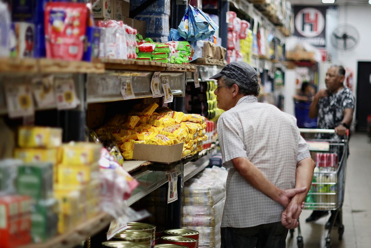 Argentina battling with an annual inflation heading towards 200%