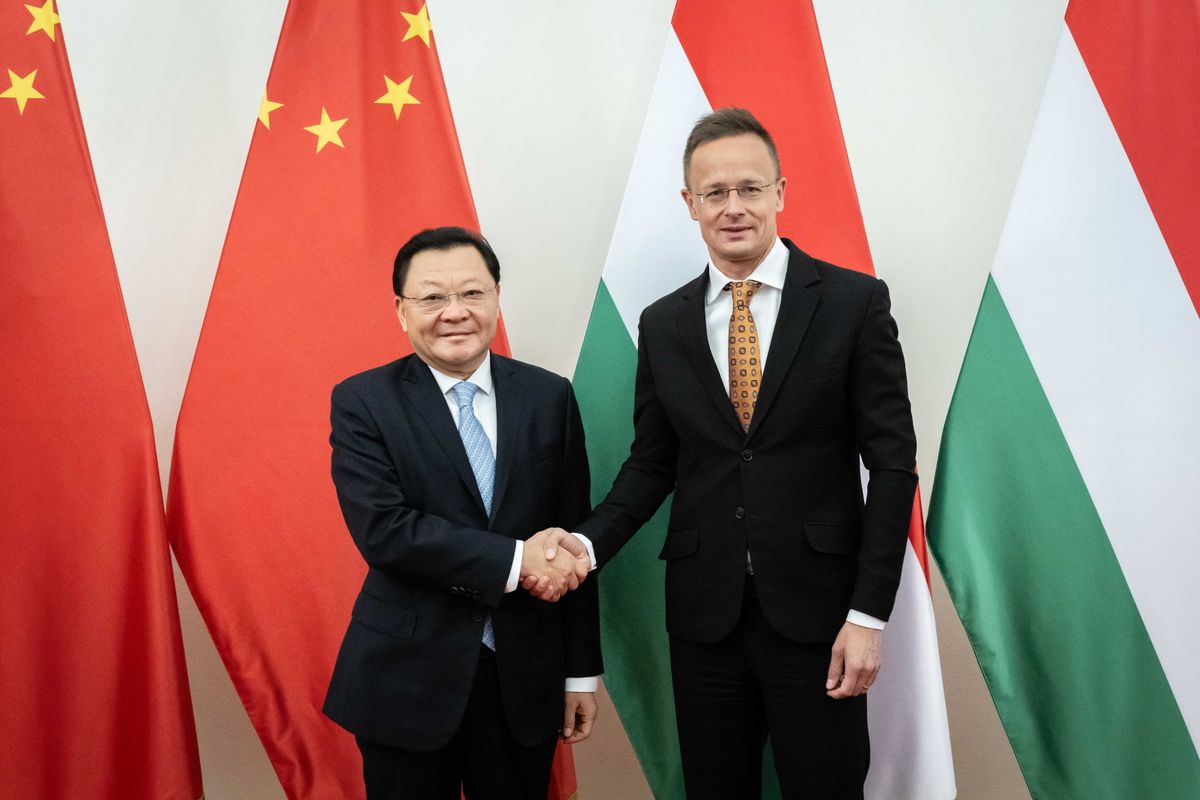 SZIJJÁRTÓ Péter Szijjártó Péter: új dimenzióba lép a magyar gazdaság a kínai cégeknek köszönhetően
