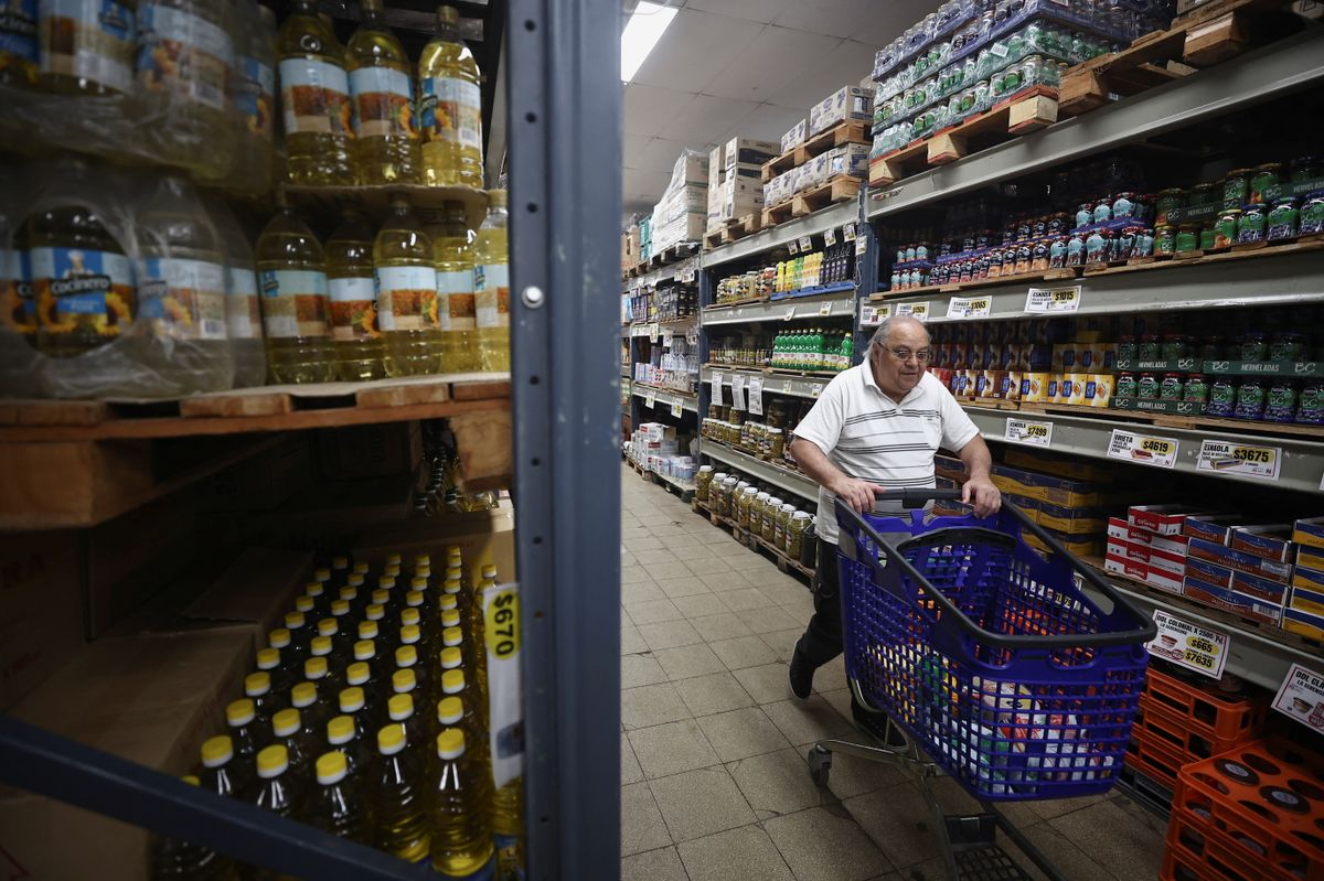 Argentina battling with an annual inflation heading towards 200%