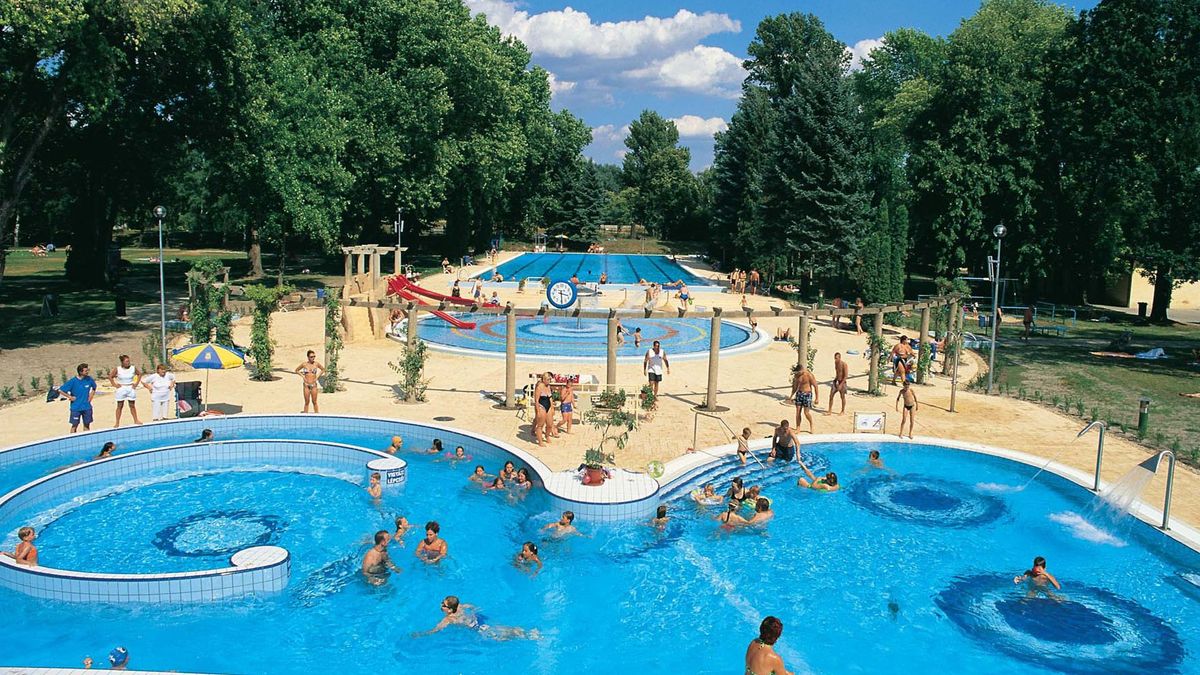 Hiába a hőség, nem működik minden strand teljes kapacitással
