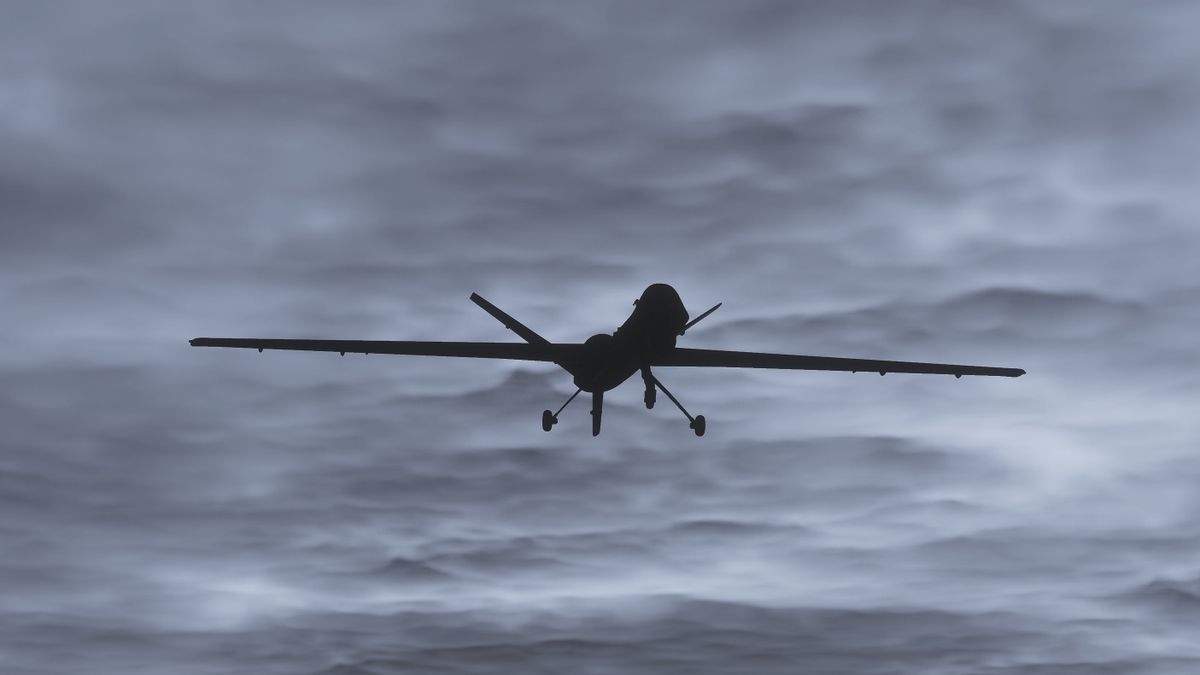 Silhouette,Of,A,Military,Attack,Drone,Flying,In,The,Sky. Ukrajna drónokkal támadta Oroszországot