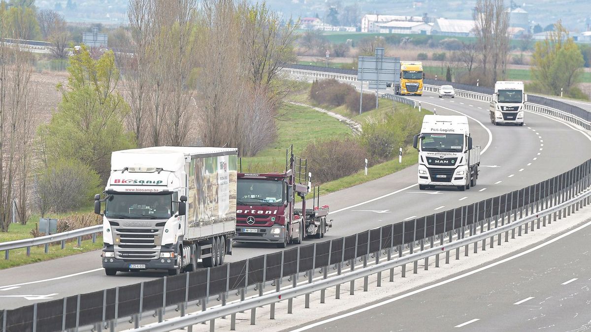 Változik a kamionstop a hétvégén – szabad éjszakai időablakot kapnak a fuvarozók 