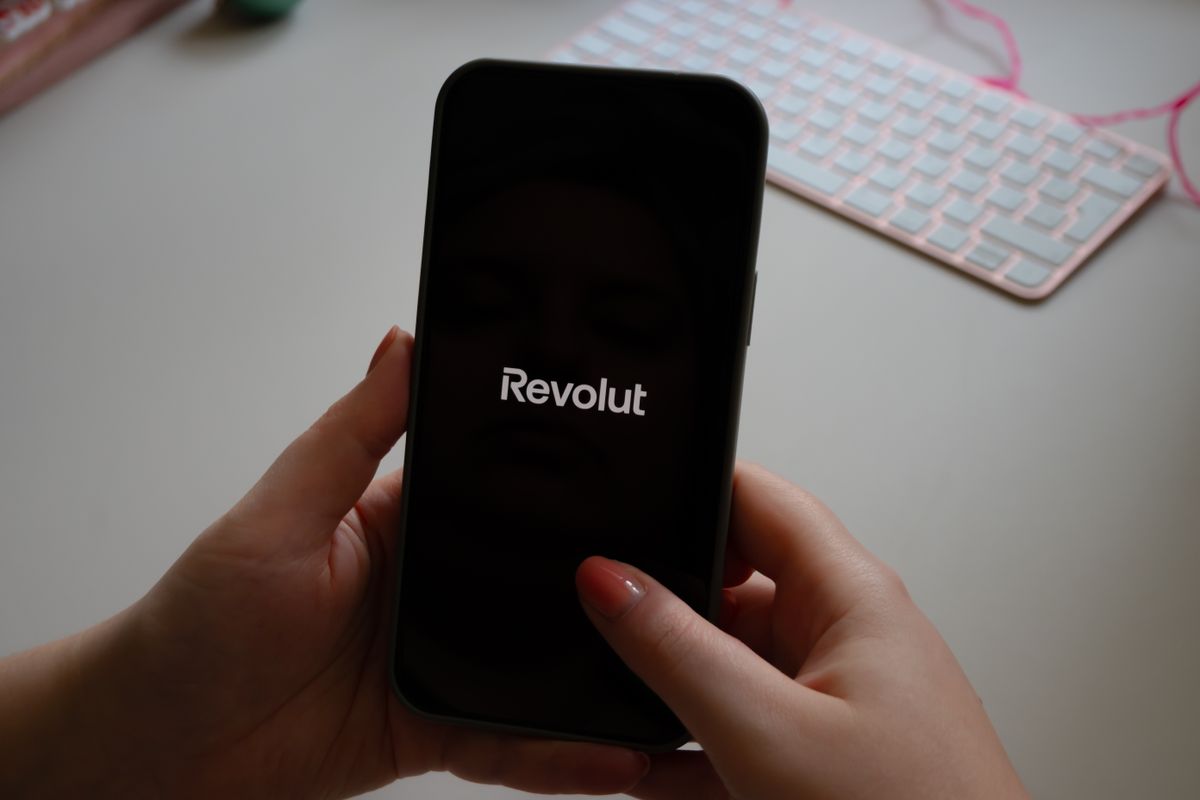 Nicosia,,Cyprus,-,December,15,,2024:,Revolut,Bank,App,Icon