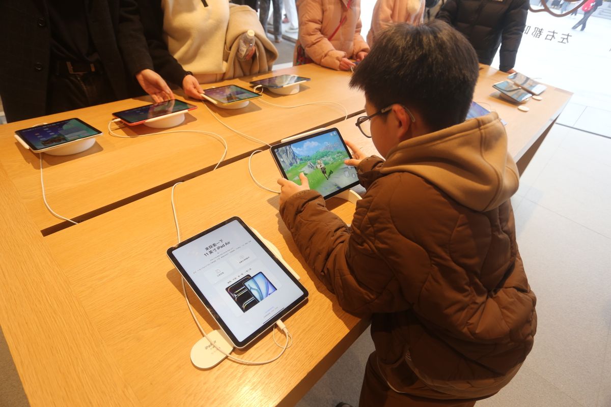 China: Largest Apple Store in Asia, Nőttek a táblagépek eladásai a világon.