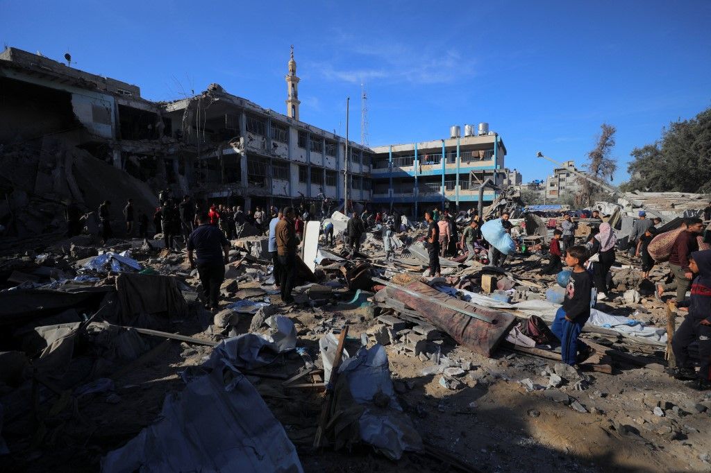 Israeli Strikes Kill 31 At Gaza Shelters For Displaced Palestinians Az Egyesült Államok vezethetné a Gázai övezet közigazgatását
