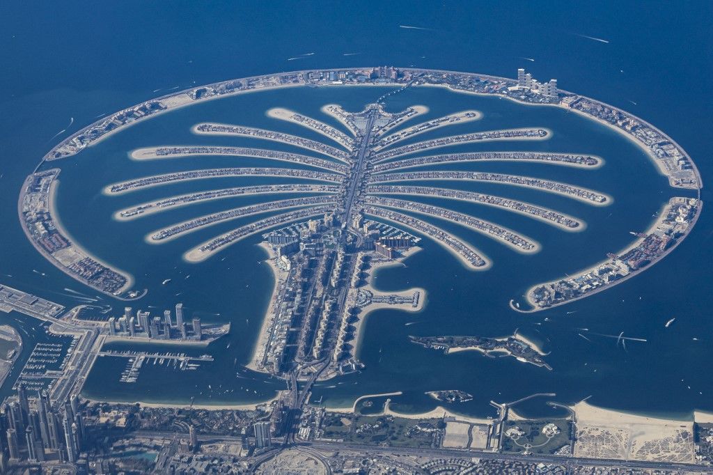 Aerial View Of Palm Jumeirah Újraindult a dubaji mesterséges szigetek építése