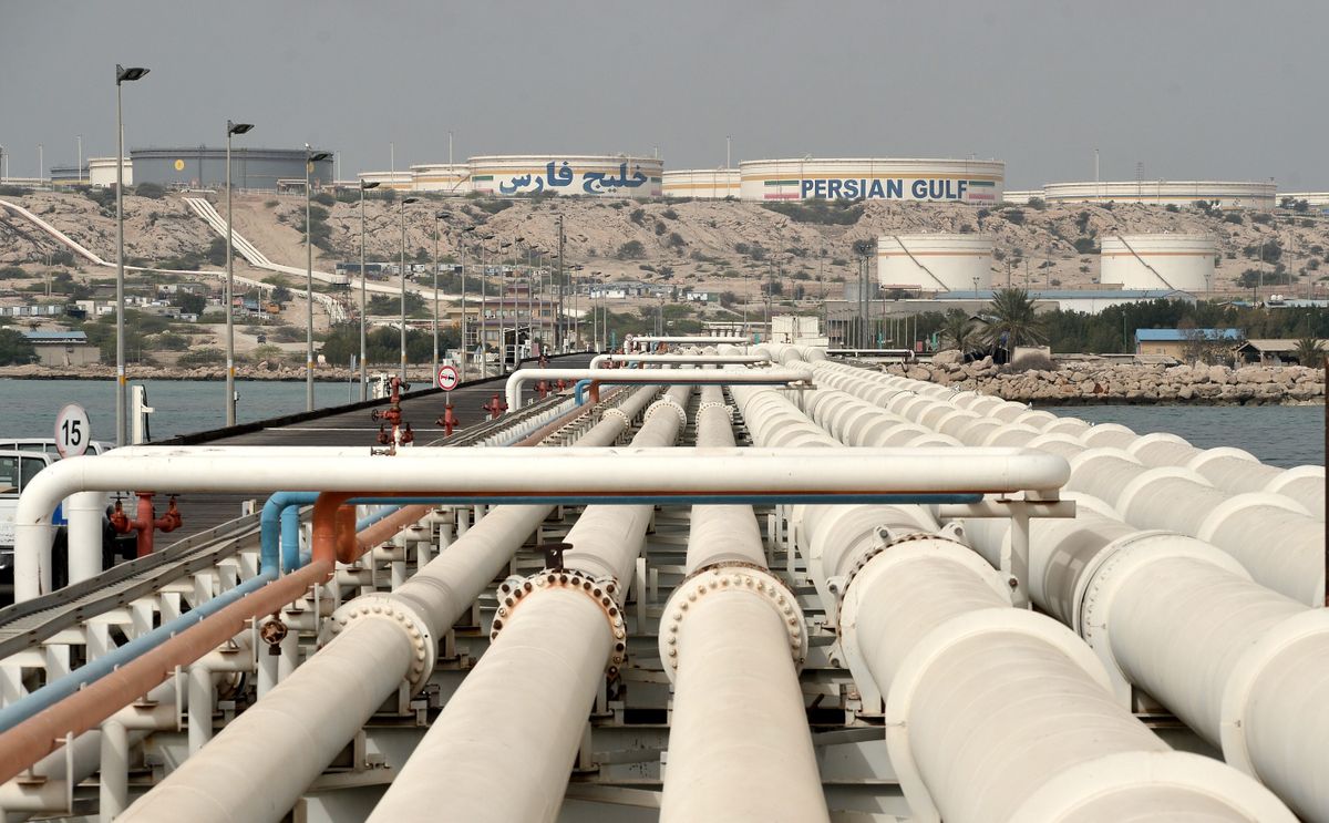 olaj Oil Falls a Second Day as Iran Signals Openness to Nuclear Deal