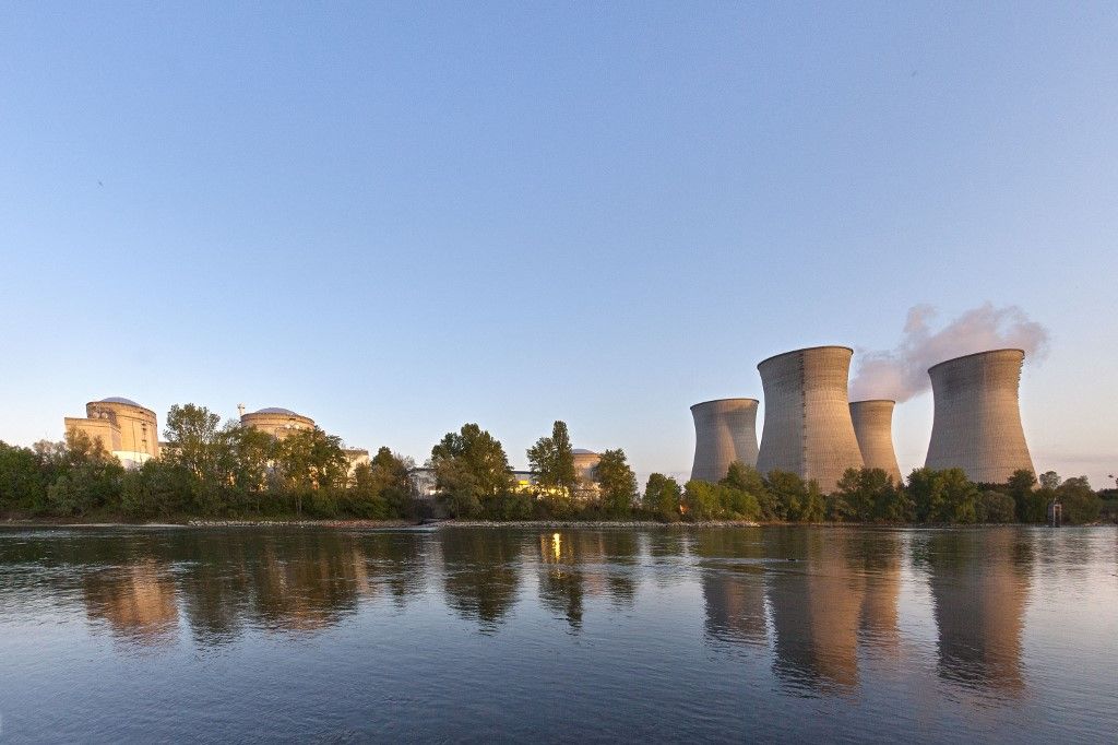 FRANCE. AIN (01) BUGEY NUCLEAR PLANT NEAR SAINT-VULBAS VILLAGE atomenergia 