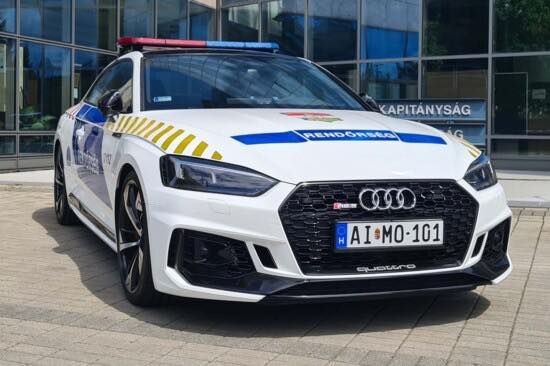 Ilyen rendőrautó még nem volt Magyarországon: bűnözőktől vették el és átalakították