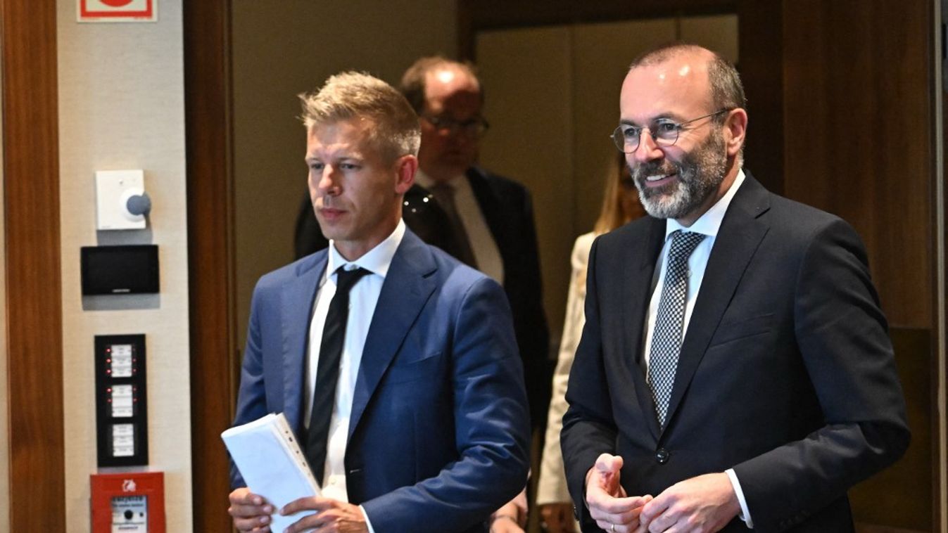Manfred Weber az EPP (J) és Magyar Péter a Tisza Párt elnöke (Fotó: AFP)