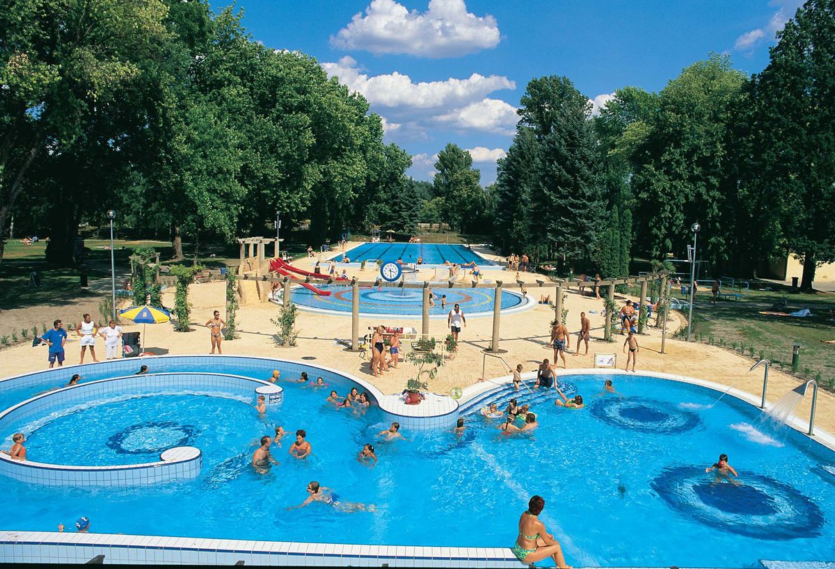 strandszezon fürdők 
