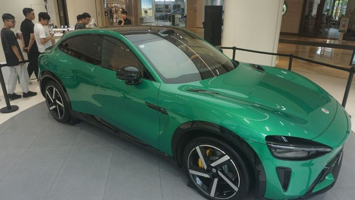 Kína bemutatta a világnak az új elektromos szuperautóját: szó szerint percek alatt elkapkodták, a Tesla elhűlve nézte – videón a YU7 