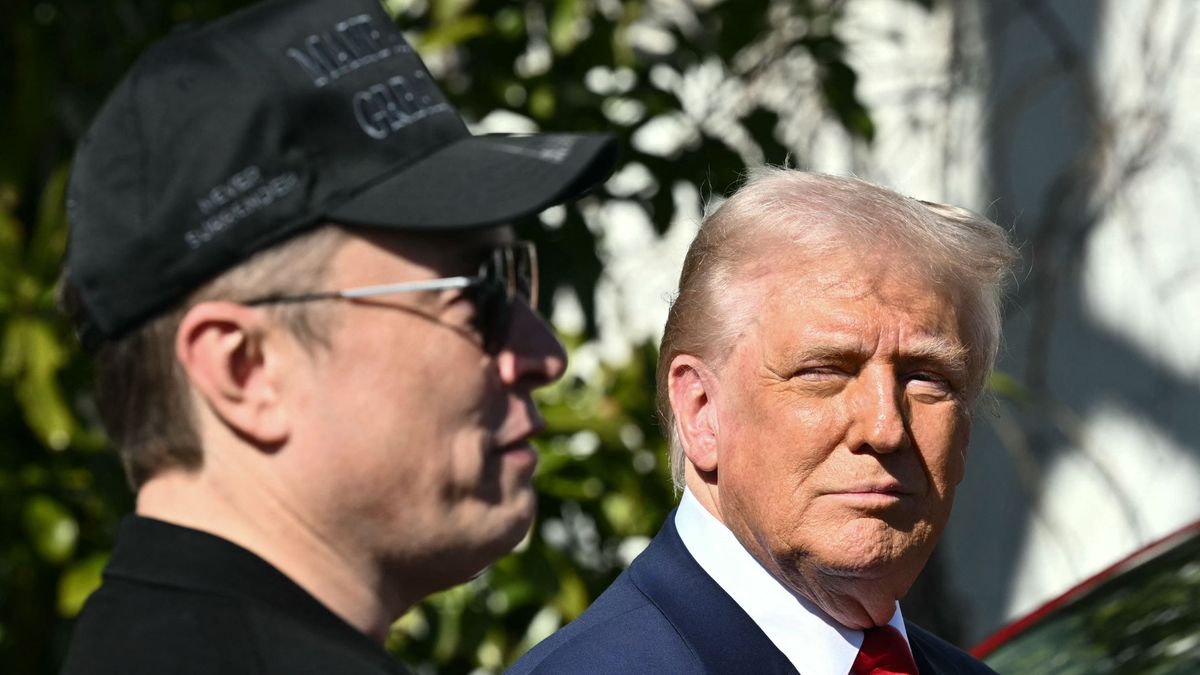 Váratlan fordulat: Elon Musk törölgetni kezdte a Donald Trumpot savazó posztjait