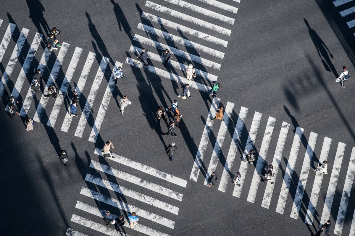 Pedestrians,Crossing,The,Street,At,A,Busy,Intersection,In,Ginza,