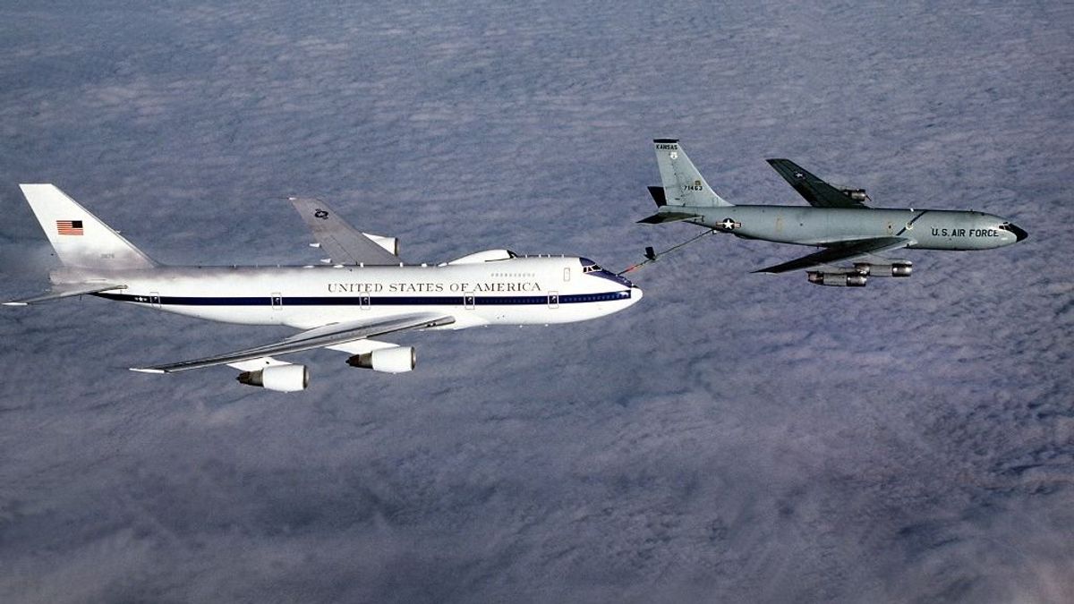 Az izraeli után az amerikai végítélet-repülőgép is a levegőbe emelkedett: ennek a fele se tréfa – videón a rettegett E-4B Nightwatch