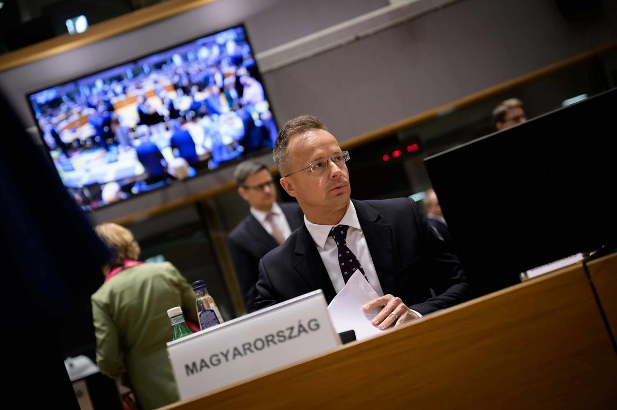 Megérkezett a magyar kormány első reakciója Trump európai vámjaira, Szijjártó Pétert tett nyilatkozatot.