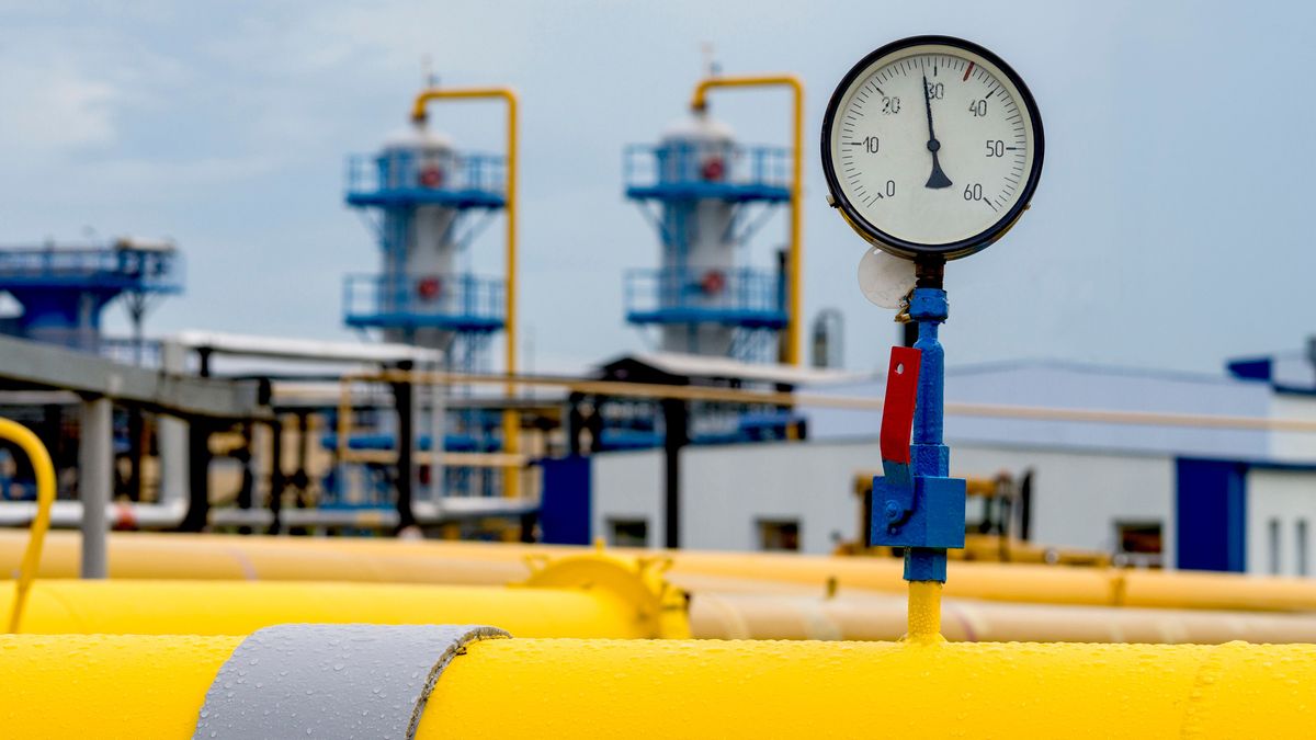 The,Gas,Pipeline,Is,Yellow,With,Additional,Equipment,,Pipes,And kazah