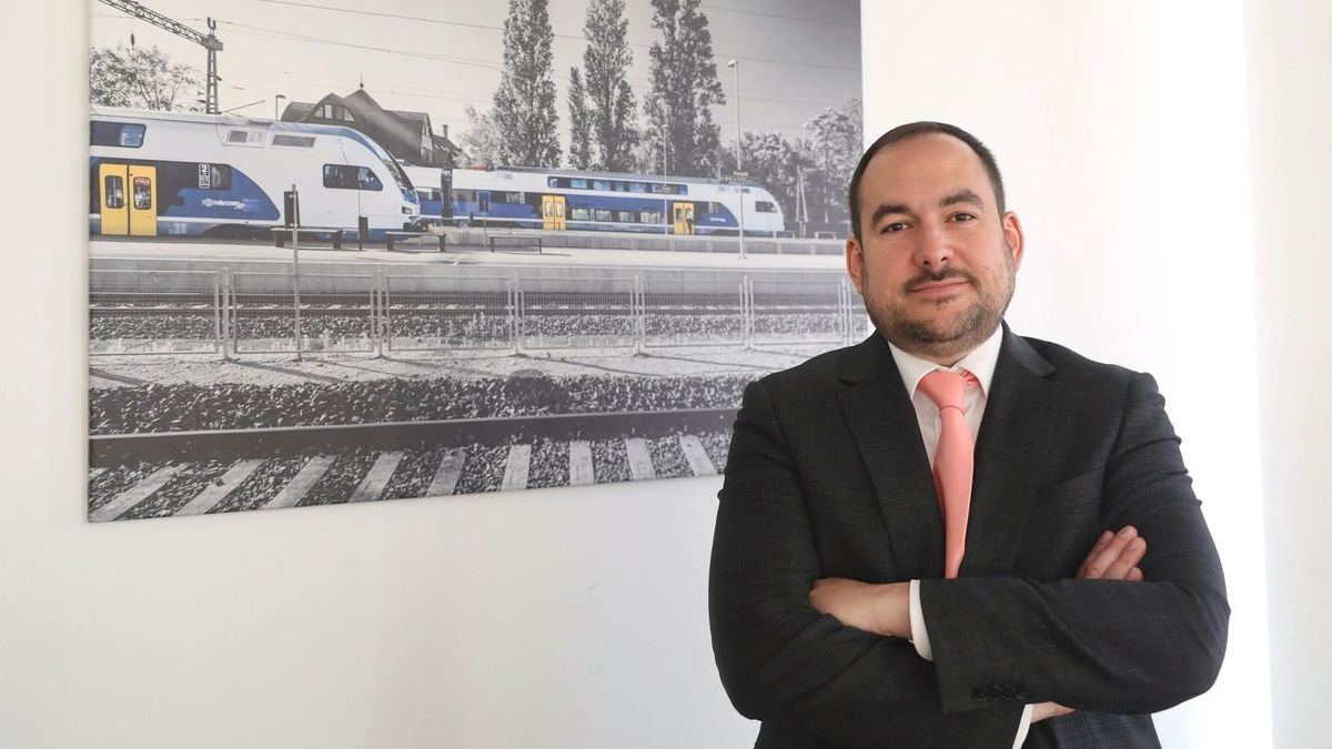 Fehérre váltak a sínek Pécsnél, és lehet hogy az egész országban ez lesz – mi a rejtélyes átalakulás oka? 