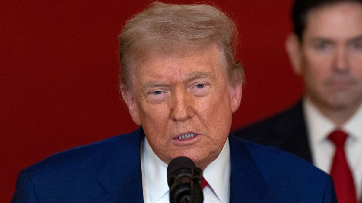 Putyin jobbkeze nekiesett Trumpnak és atommal fenyegetőzött, az amerikai elnök elhűlve nézte: „Tényleg ezt mondta vagy csak képzelődöm?”