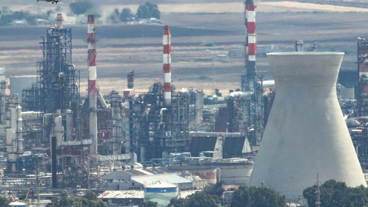 Ez Nagy gond Izraelnek: teljesen leállították a haifai olajfinomítót – az áramellátás akadozik 