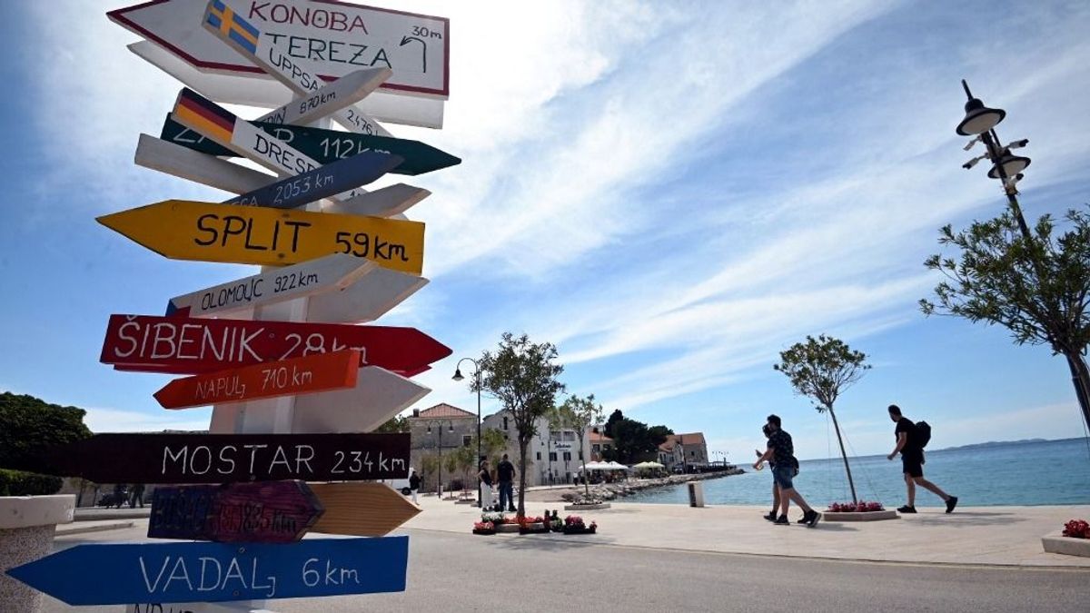 Rosszul indul a horvát turisztikai szezon: óriási vihar csapott le a tengerpartra, sérültek is vannak, egy katamarán is elsüllyedt Zadar közelében 