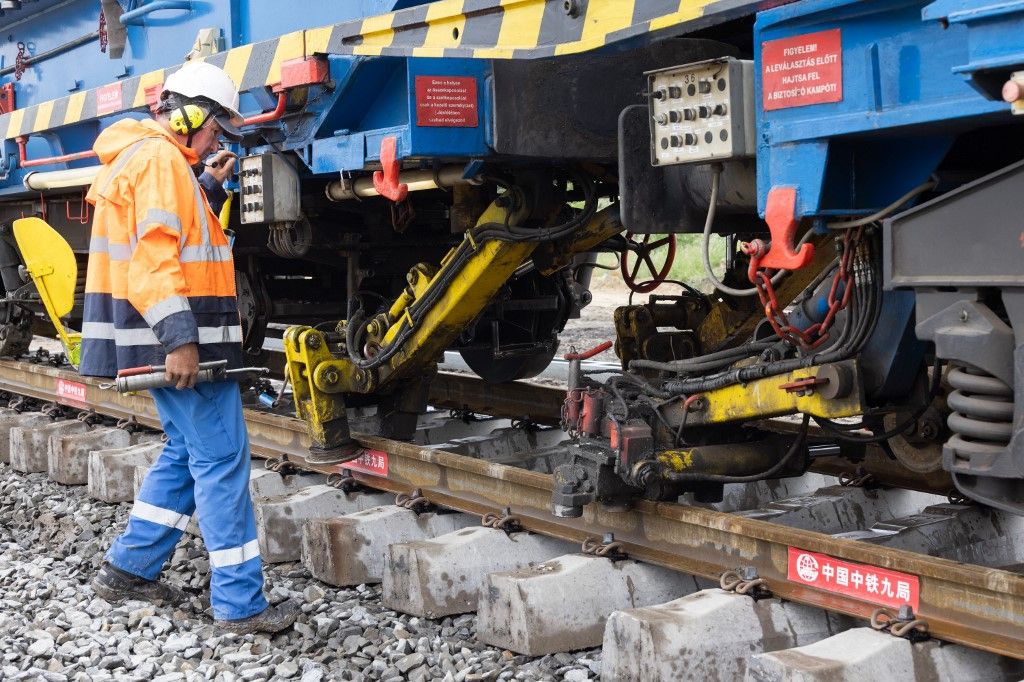 HUNGARY-KUNSZENTMIKLOS-BUDAPEST-BELGRADE RAILWAY-CHINESE-BUILT HUNGARIAN SECTION-TRACK LAYING